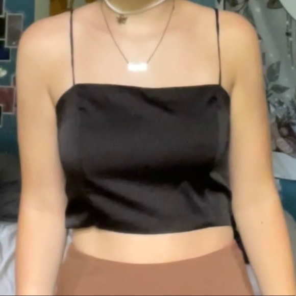 black crop top - Picture 1 of 3